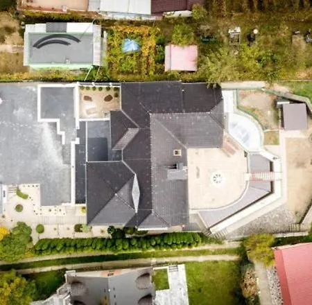 Vila24 Blizko Centra * Levice